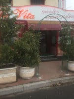 La Bella Vita outside