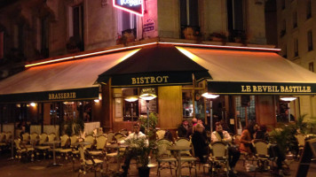 Le Reveil Bastille food