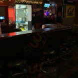 Redmond's Ale House Dentro