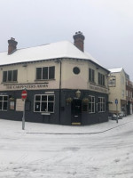 Carpenters Arms outside