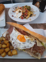 Cafeteria El Bosque food