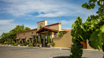 D.h. Lescombes Winery Bistro outside