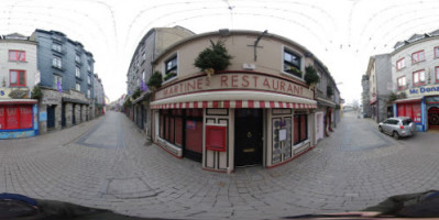 Martine's Quay Street outside