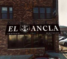 El Ancla outside