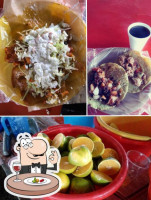 Los Tacos De Las Vias food