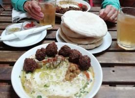 Hummus Bar Wesselenyi food