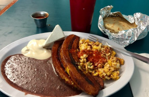 La Salvadoreña food