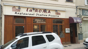 La Roma outside