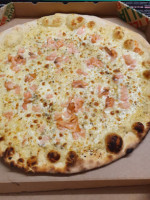 Pizza De La Plaine food