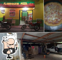 Flamingazo's Pizza food