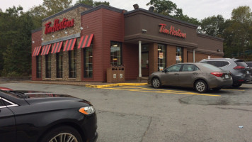 Tim Hortons and Coldstone Creamery outside