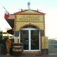Calabrisella Pizza è Pasta Gastronomie outside