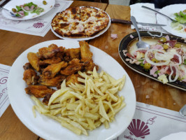 Pizzeria Cortinas food