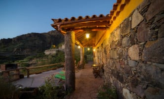 Parador De Turismo De Cruz De Tejeda. Roque Nublo outside