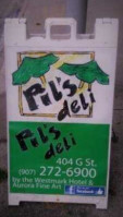 Pil's Deli food