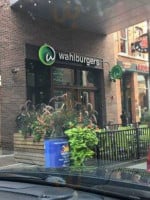 Wahlburgers outside