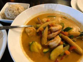Sak's Thai Cuisine food