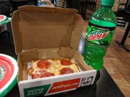 Jet's Pizza food