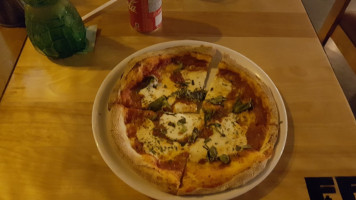 F+F Pizza food
