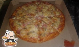 Chicos Pizza food