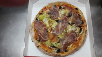 Pizza della nonna food