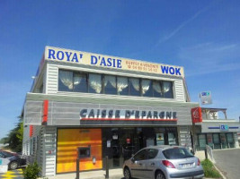 Royal d'Asie outside
