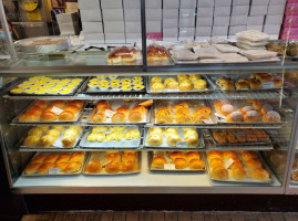 Chiu Quon Bakery food