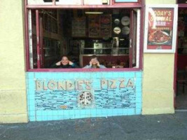 Blondie's Pizza food