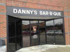 Danny's Bar-B-Que outside