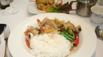 Mon's Thai Rarnaharn food