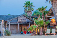 Manava Plage outside