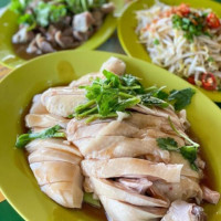 Tian Tian Hainanese Chicken Rice food
