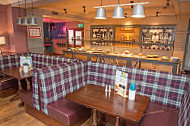 Round Oak Crown Carvery food