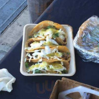 Los Arcos Taqueria food