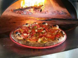 Il Vicino Wood Oven Pizza food