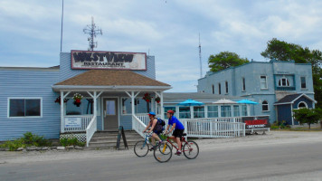 Westview Tavern outside