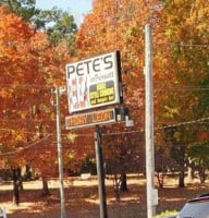 Pete's On Poinsett outside