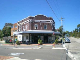 Bond's Corner Fine Foods outside