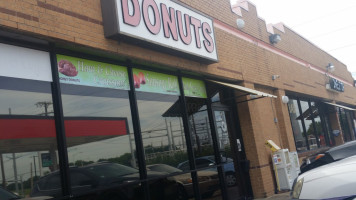 Honey Donuts outside