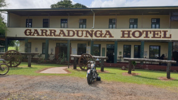 Garradunga Hotel outside