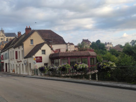 La Guinguette De L’armance outside