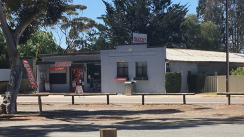 Meningie Bakery outside