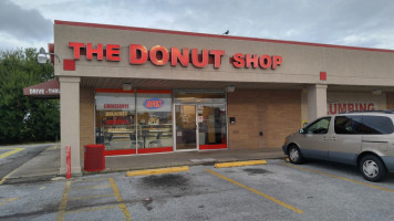 The Donut Shop outside