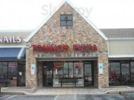 Tonino's Pizza outside