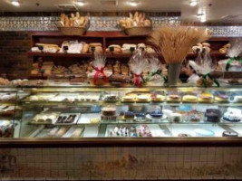 Teixeira's Bakery inside