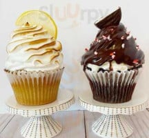 Luli's Cupcakes food