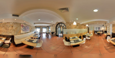 Pazo De Mendoza Restaurante inside