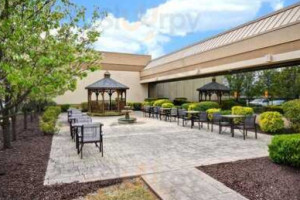 Andrew's At Doubletree By Hilton Augusta inside