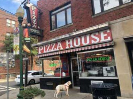 Pizza House outside