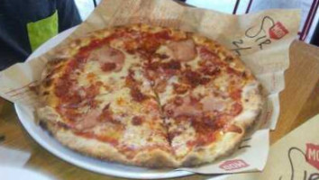 Mod Pizza food